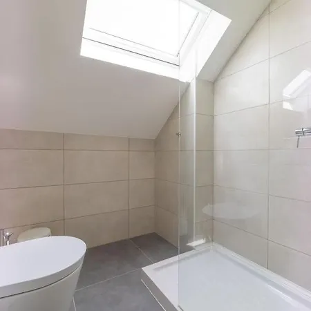 Monsanto Hill House - No 565 2d Apartamento
