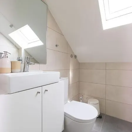 Monsanto Hill House - No 565 2d Apartman *